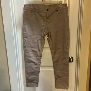 Maurices straight leg extra large light lavender color pants in great condition